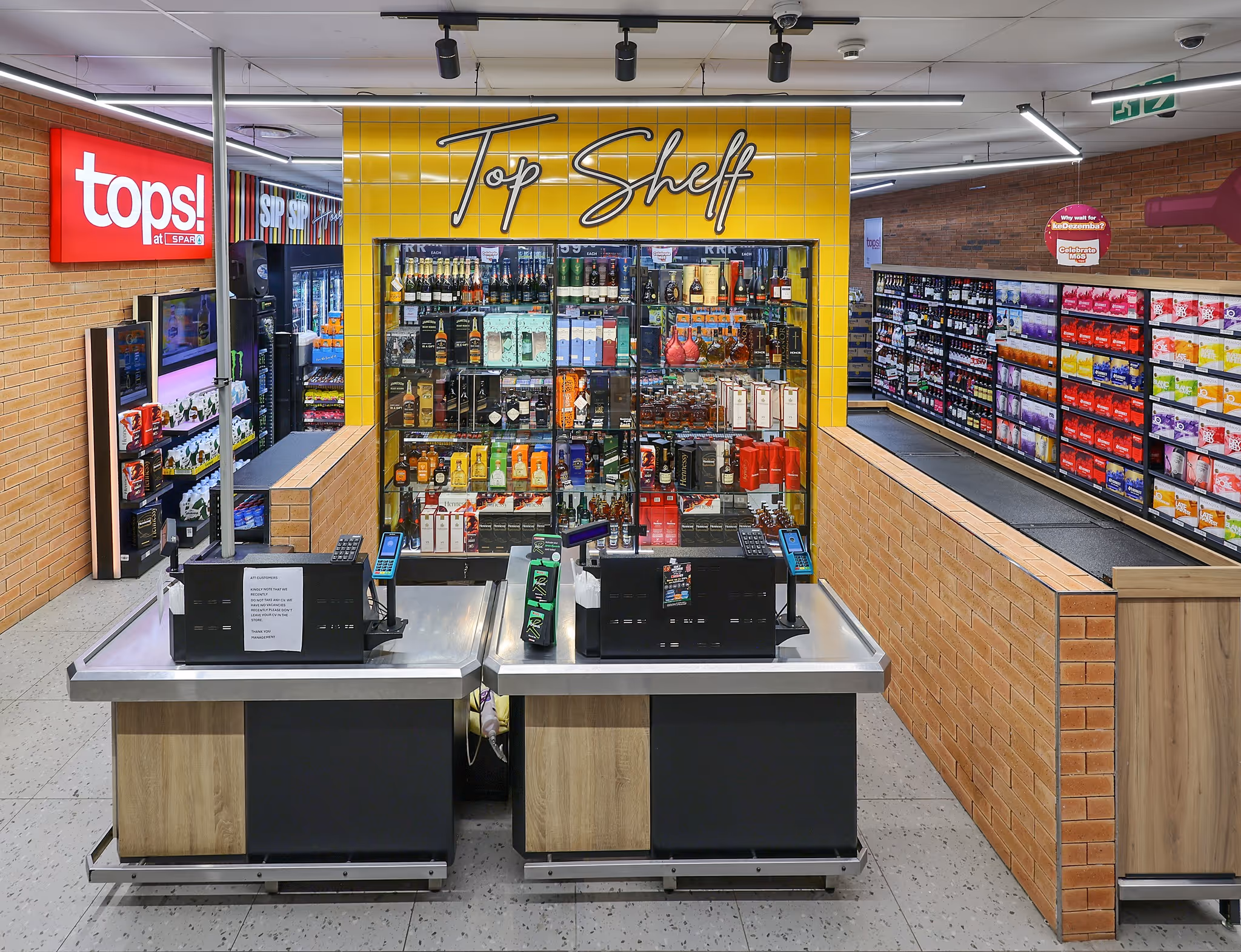 Saxby Tops Black Rock Construction