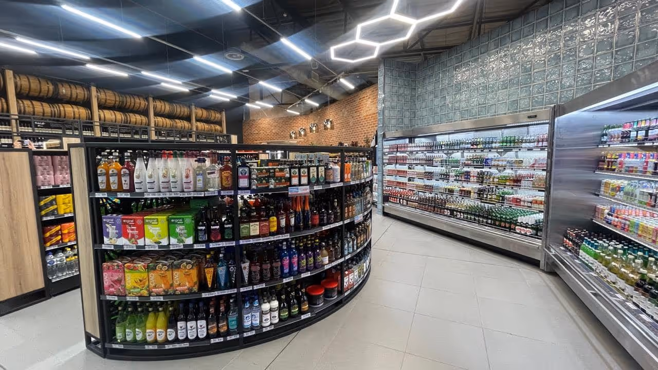 Damdoryn Tops Black Rock Construction