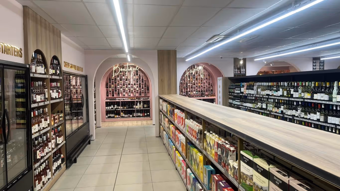 Saxby Tops Black Rock Construction